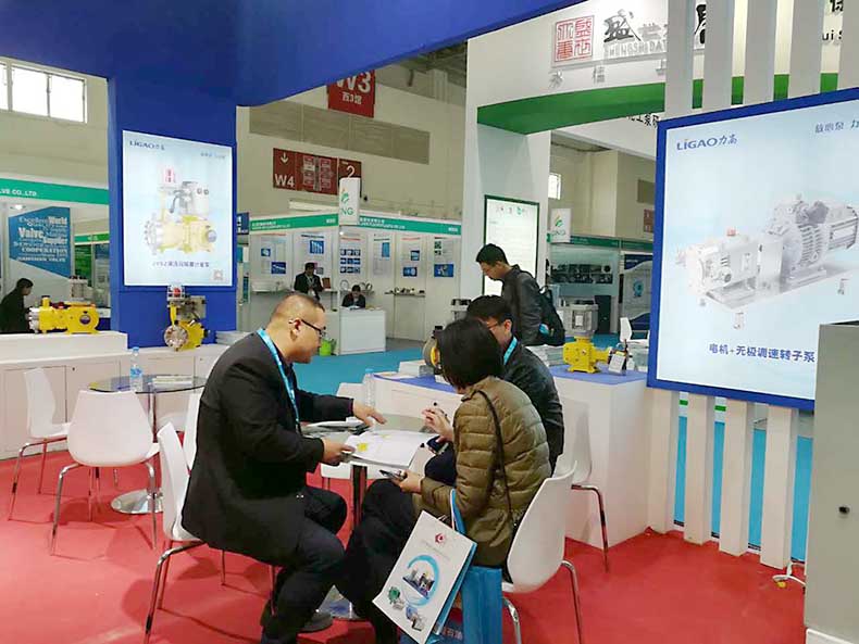 Customer advice, sales manager on-site commentary 